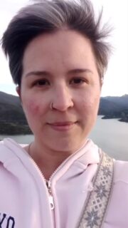 Hoy quiero compartir algo muy especial ✨

Ella es Lara, una de mis alumnas, y su transformación ha sido simplemente increíble. Cuando empezó este camino, tenía dudas, miedos… como muchas de vosotras. Pero decidió escucharse, confiar y dar el paso.

Sus palabras lo dicen todo: “ha sido un antes y un después en mi vida”. Si tú también sientes que hay algo dentro de ti esperando ser despertado, este puede ser tu momento 🤍

La nueva formación de mediumnidad ya está abierta… Empezamos en JUNIO. ¿Vas a seguir dudando o vas a empezar a transformarte?

Te leo en comentarios o por mensaje privado 💌 Pregúntame para apuntarte a mi curso de #mediumnidad