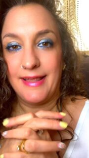 A ti también te pasaba esto: sentir que la mediumnidad te acompañaba… pero al mismo tiempo te aislaba. Percibir más, intuir más, y aun así no tener con quién hablarlo sin sentirte fuera de lugar.

Hasta que entendiste que no estás solo en esto, solo que no todos lo viven igual. Y que lo que para otros es extraño, para ti es simplemente tu forma de estar en el mundo. 

Estoy aquí para ayudarte ❤️ #mediumnidad #medium