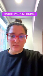 TRUCO PARA MEDIUMS
En el lado derecho del medium se coloca la familia materna y en el lado izquierdo del medium la familia paterna 
Conocías este truco??#medium #truco #tips #mediumnidadevidencial